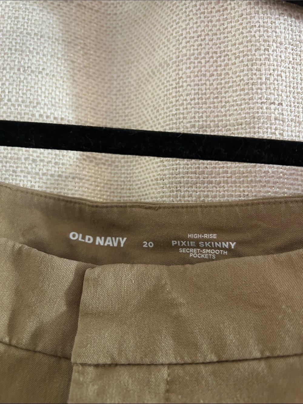 Old Navy Women's High Rise Pixie Skinny Trousers in Khaki - Picture 3 of 3